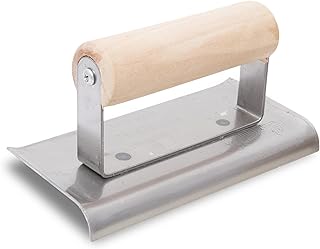 La truelle à béton de Marshalltown, R 10 mm, L 13 mm, en acier avec manche en bois 152x70 mm, permet de bien arrondir le béton