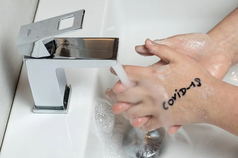 Comment prévenir la mousse dans votre piscine ?