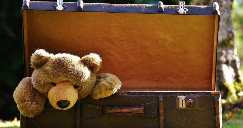 Urne de mariage valise : comment la choisir et la personnaliser avec style