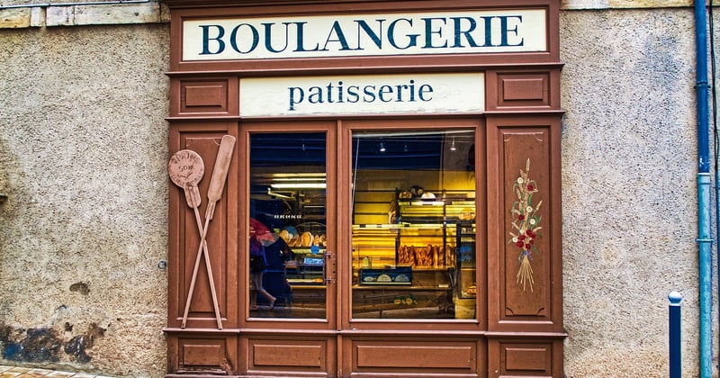 10 idées déco pour une vitrine de boulangerie irrésistible